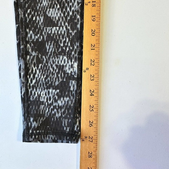 Athleta Leggings Womens Small Black Snakeprint Mid Rise Workout Gym - Picture 11 of 12